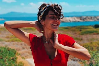 Bergüzar Korel respondió a quienes la critican por mostrar su cuerpo post parto