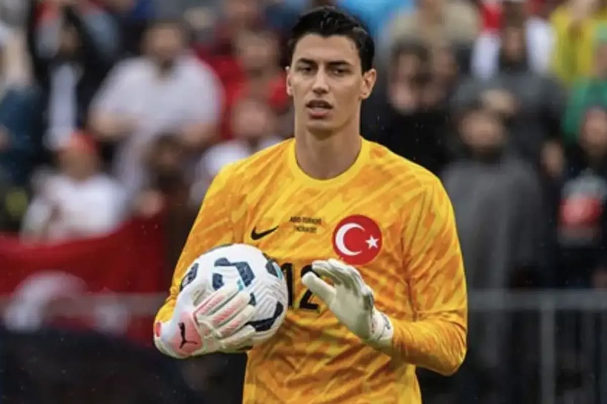 Berke Özer y una polémica inoportuna en la selección de Turquía