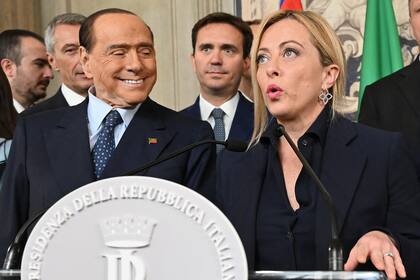 Berlusconi junto a Giorgia Meloni