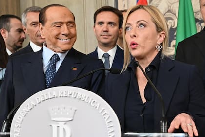 Berlusconi junto a Giorgia Meloni