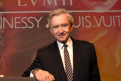 Bernard Arnault, dueño del grupo de lujo LVMH; es el primer europeo en ascender a la cima de las listas de ricos del mundo