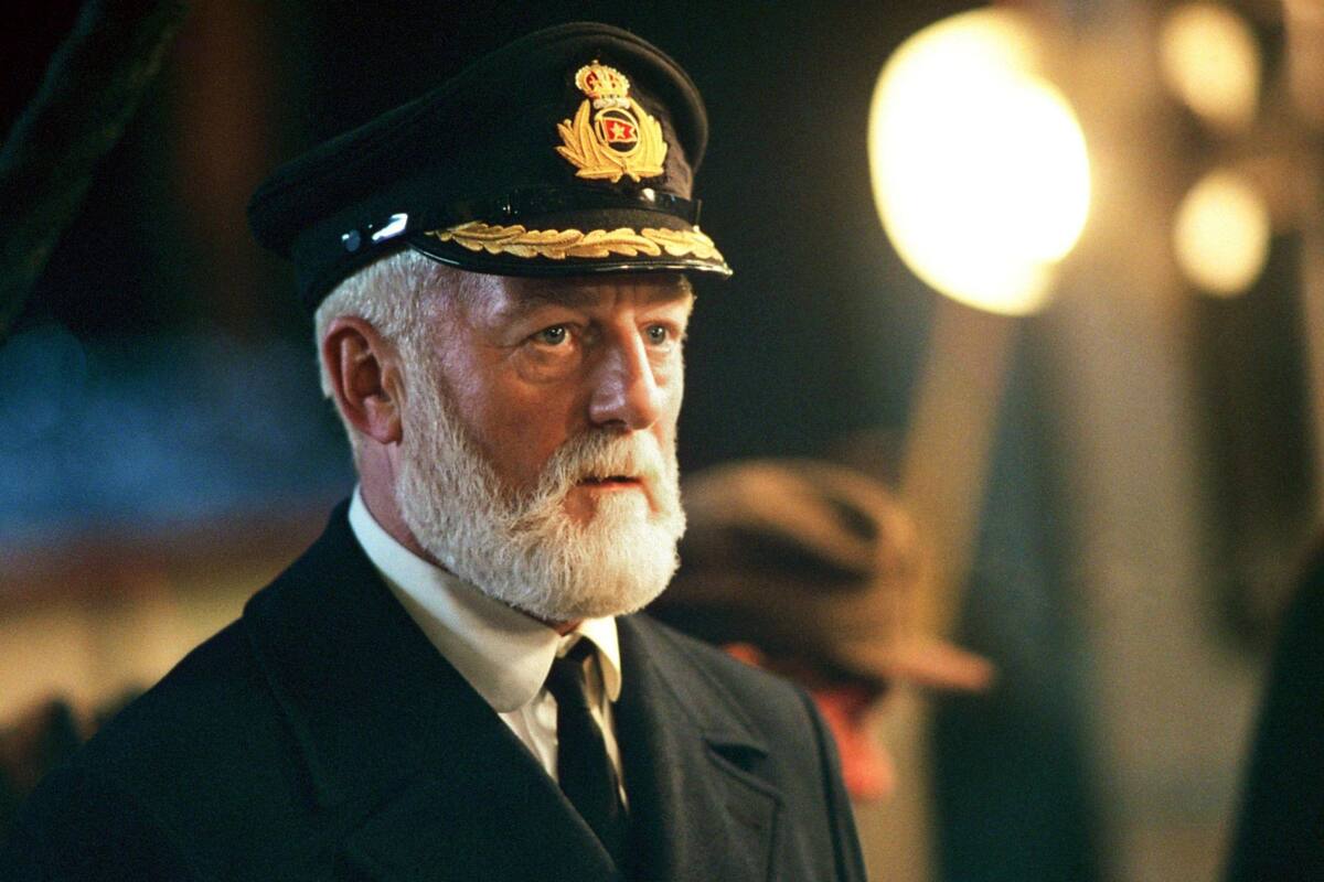 Bernard Hill en el rol del capitán del Titanic