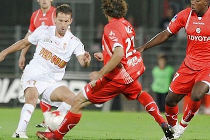 Bernardi engancha en Mónaco; jugó siete temporadas en el Principado y definió una Champions contra el Porto de Mourinho
