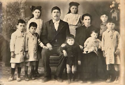 Bernardino y Rosina con parte de sus hijos.