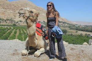 Bernardita contó en Twitter que en un mercado de Israel le ofrecieron a sus papás 600 camellos por ella
