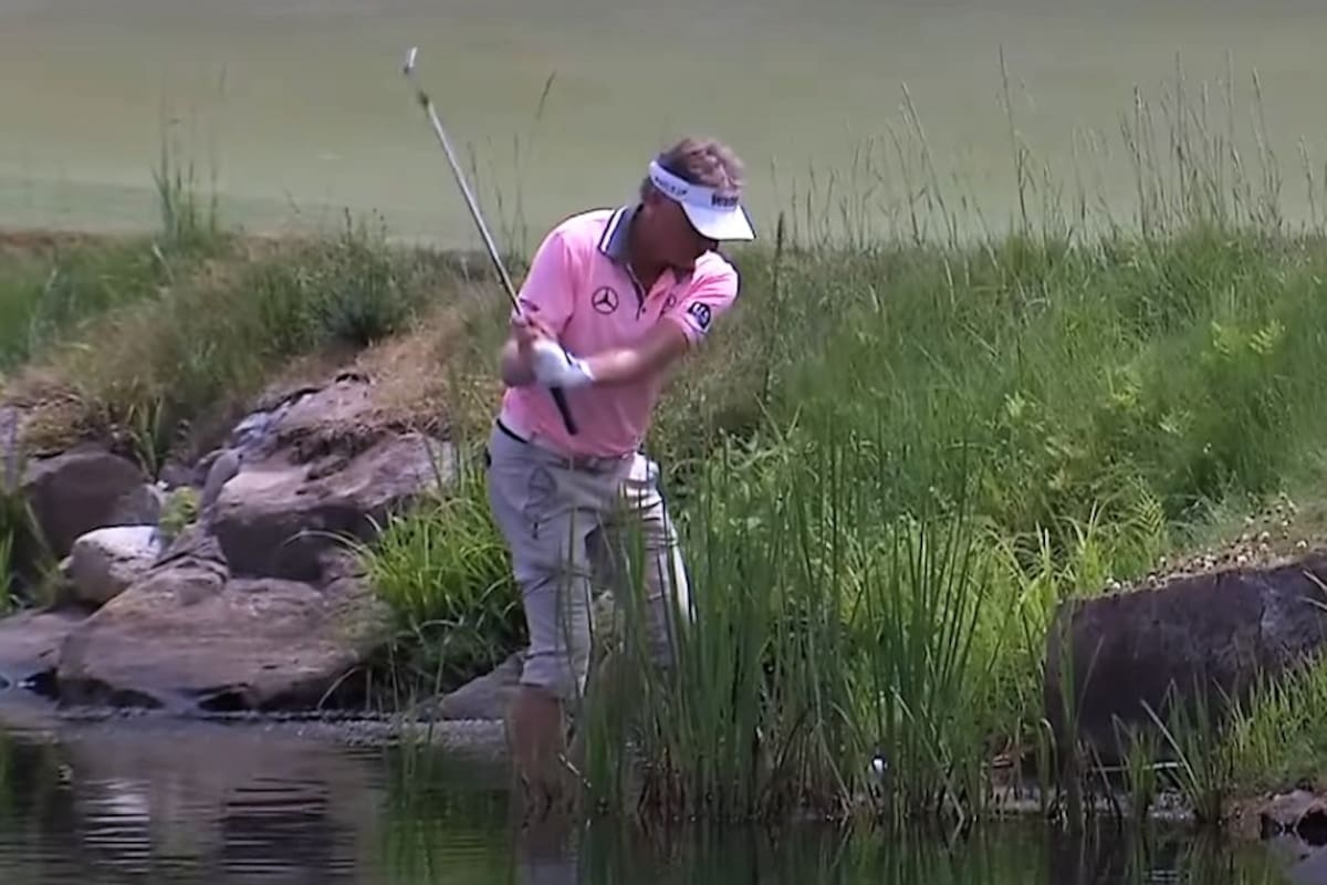 Bernhard Langer y su fenomenal sacada desde la laguna en el hoyo 5