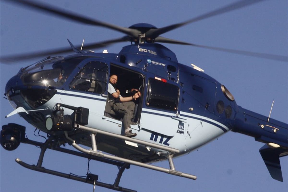Berni, ayer, al sobrevolar en helicóptero la protesta en Lear, en la Panamericana