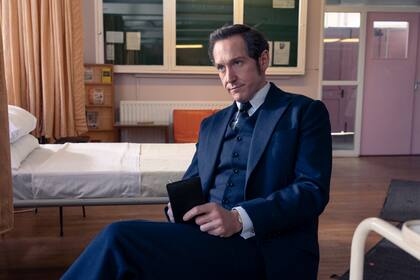 Bertie Carvel interpreta al inspector Adam Dagliesh, emblemática creación de la escritora de policiales PD James.