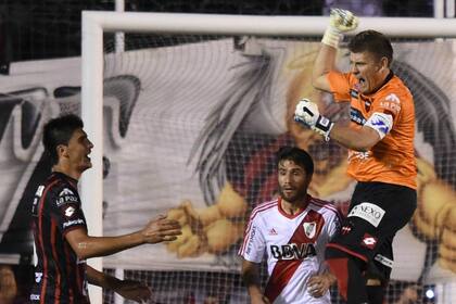 Bértoli abrió el marcador para Patronato, que venció 2-1 a River