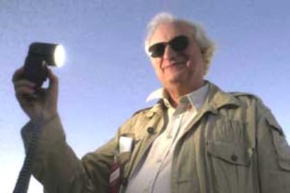 Bertrand Tavernier, con cielo marplatense de fondo