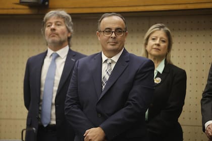 Bertuzzi y, de fondo, los ministros Mahiques y Monteoliva