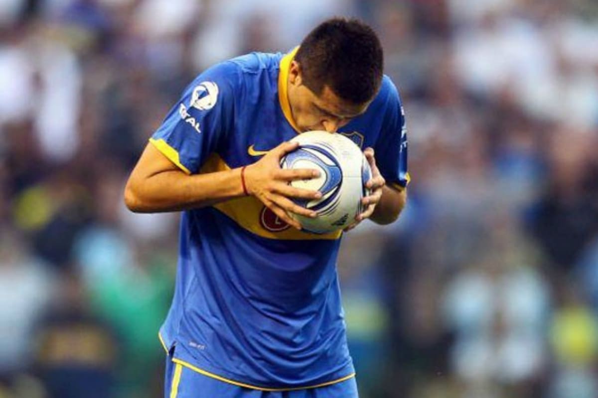 Besar la pelota es una de las prohibiciones que figuran en el estricto protocolo que publicó Conmebol