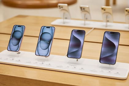 Best Buy recompensa a los compradores del iPhone 16 con una tarjeta de regalo de US$100, útil para adquirir accesorios