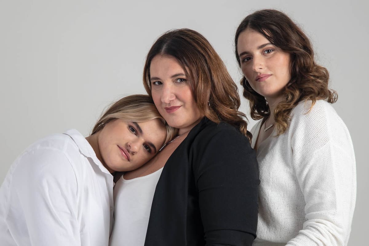 Beta Suárez, escritora, comunicadora y mamá de Esmeralda (20) e Isabella (14).