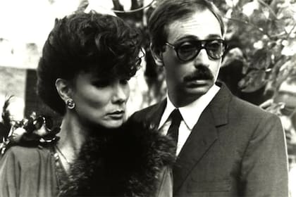 Betiana Blum y Luis Brandon ien Esperando la carroza (1985)