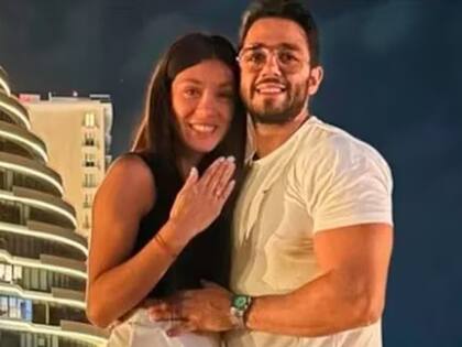 Betiana junto a su pareja