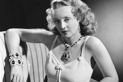 Bette Davis se impuso en una industria de estrictas imposiciones con personalidad y belleza propia