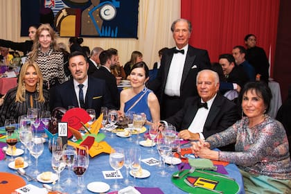 Bettina Bulgheroni, Luis Petri, Cristina Pérez, Ramón Leiguarda (de pie), Alejandro Bulgheroni y María Marta Leiguarda.