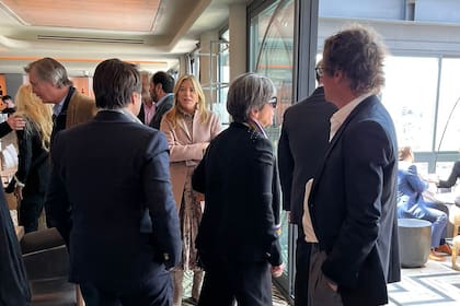 Bettina Bulgheroni, Marcos Pereda, Gabriel Martino y Eduardo Feinmann en el almuerzo organizado por Banco de Valores (VALO)