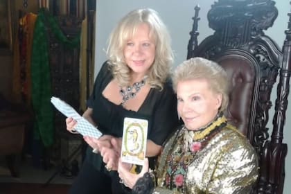 Betty, la sobrina de Walter Mercado, continúa el legado del astrólogo y comparte las predicciones para agosto 2025 (Facebook/Walter Mercado)
