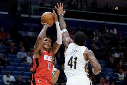 Bey anota 29 y lidera remontada de Pelicans en victoria 133-128 ante Houston en tiempo extra