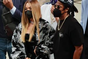 Beyonce y Jay-Z disfrutaron juntos de un partido de la NBA viendo a los Milwaukee Bucks vs los Brooklyn Nets