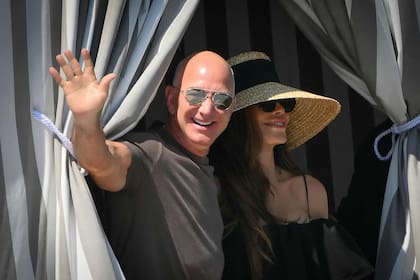 Bezos se mudó a Miami junto a Lauren Sánchez y consolidó un récord en la venta de su mansión en Washington