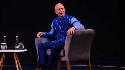 Bezos zarpará en junio en uno de los superyates más grandes jamás construidos, según Bloomberg