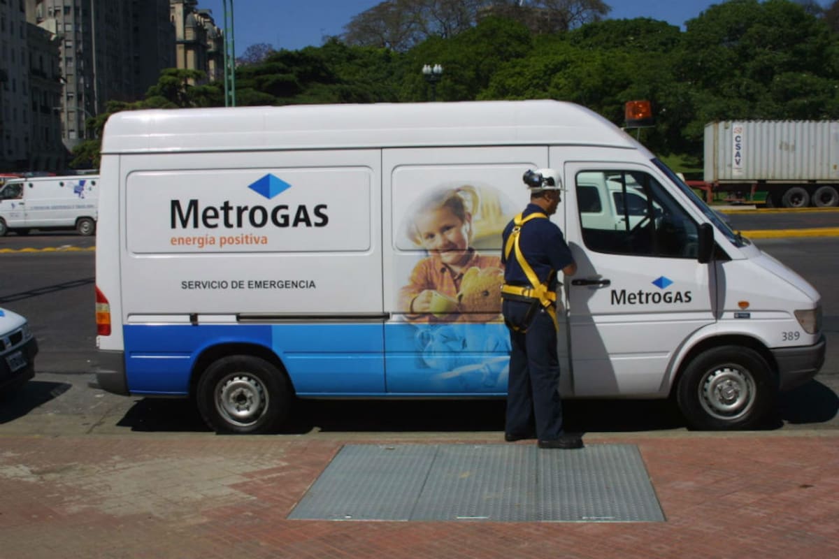 BG fue accionista mayoritario de Metrogas, empresa por la cual empezó en litigio; luego, en junio de 2013 fue absorbida por YPF