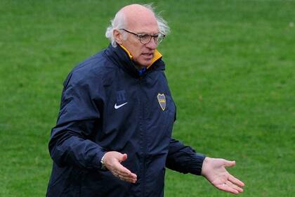 Bianchi probó sin Riquelme entre los titulares