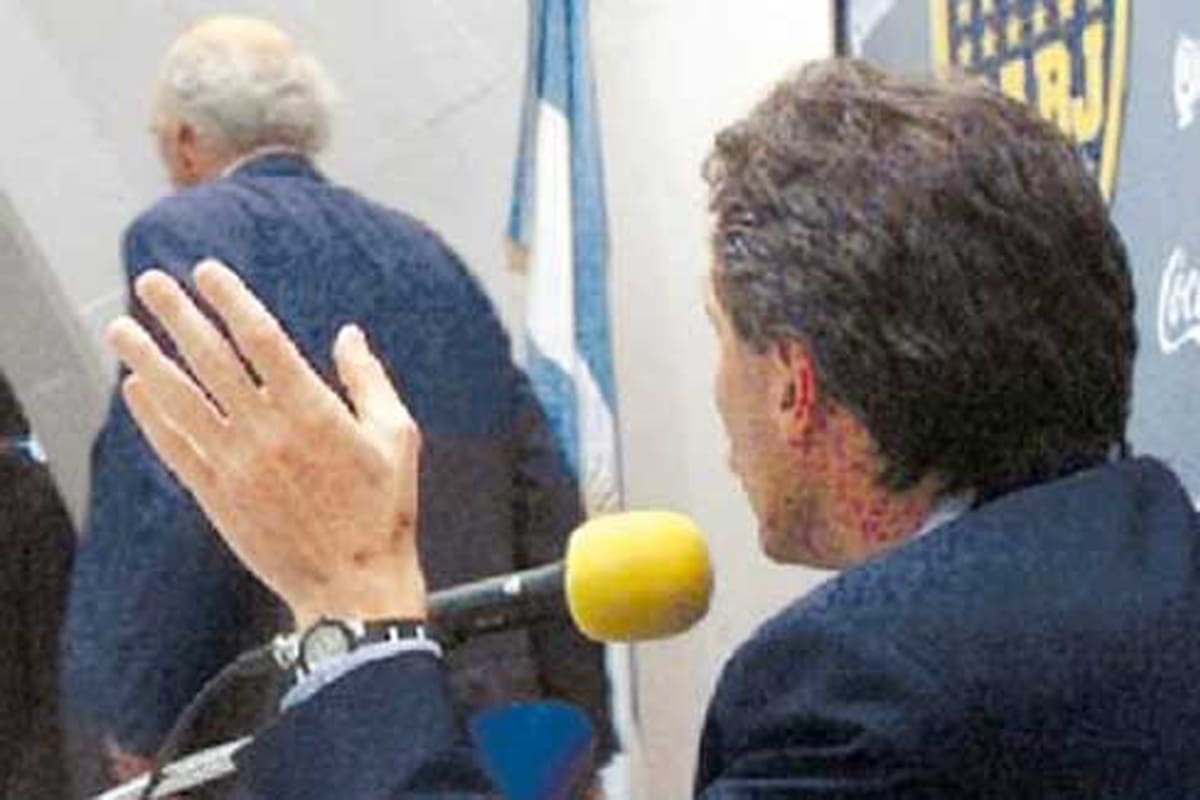 Bianchi se va; Macri se queda hablando solo