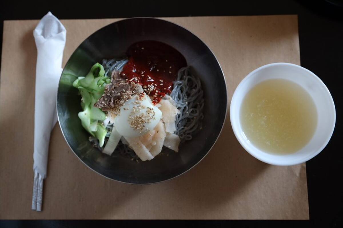 Bibim-Nengmion, una sopa con fideos fríos mezclados que se puede probar en Sandulchan