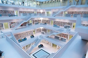 Biblioteca Pública de Stuttgart, Alemania. No, no es un 3D. Y no, las bibliotecas públicas nunca estuvieron abarrotadas de gente