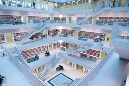 Biblioteca Pública de Stuttgart, Alemania. No, no es un 3D. Y no, las bibliotecas públicas nunca estuvieron abarrotadas de gente