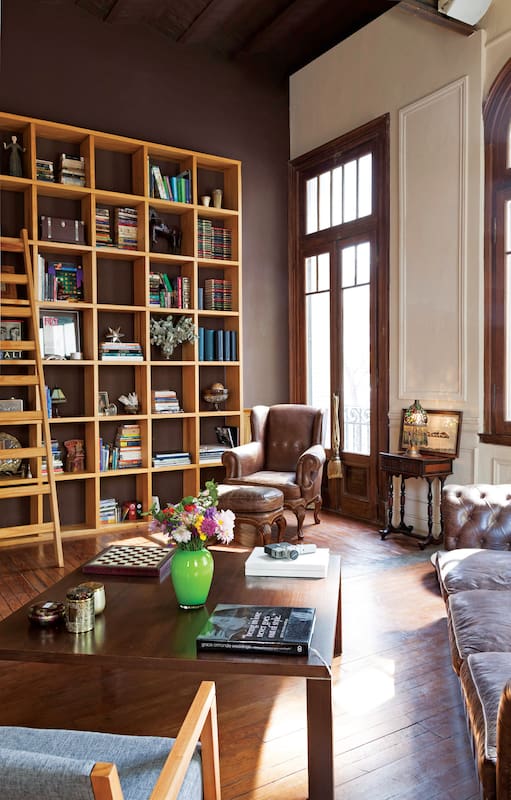 En casas reales: 12 diseños inspiradores para armar tu biblioteca