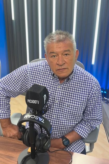 Bichi, hoy, a días de cumplir 62 años, alejado de la dirección técnica, es comentarista en diferentes plataformas en Chile