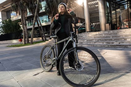Bicicleta Renault con cuadro de aluminio y 21 velocidades.