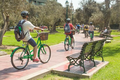 Bicicleteada en la zona de San Isidro, en Lima.