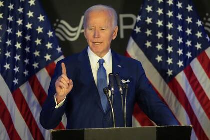 Biden advierte que el gobierno de Trump está dando "un hachazo" a la Seguridad Social