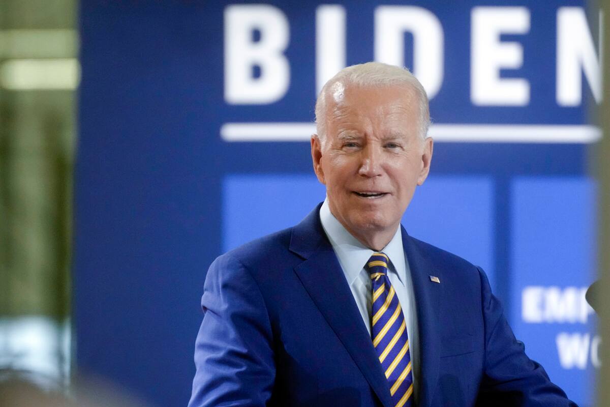 Biden durante una visita a una compañía de manufactura solar que es parte de su campaña "Bidenomics", el jueves 6 de julio de 2023, en West Columbia, Carolina del Sur