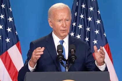 Biden habló con los periodistas después su participación como anfitrión de una cumbre de la Organización del Tratado del Atlántico Norte (OTAN)