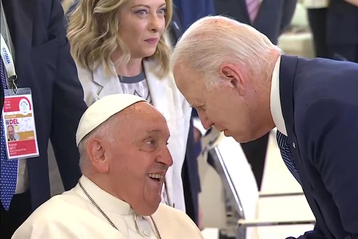 Biden y un afectuoso saludo con el Papa Francisco