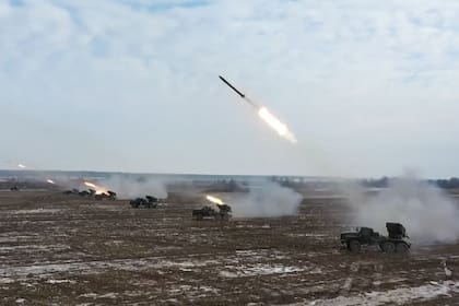Bielorrusia le permitirá a Vladímir Putin ubicar armas nucleares en su territorio. (Photo by Russian Defence Ministry / AFP)