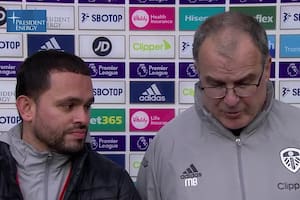Bielsa habló en conferencia de prensa y brindó una respuesta de 17 minutos Sin embargo, no pudo romper su récord de 25 minutos.