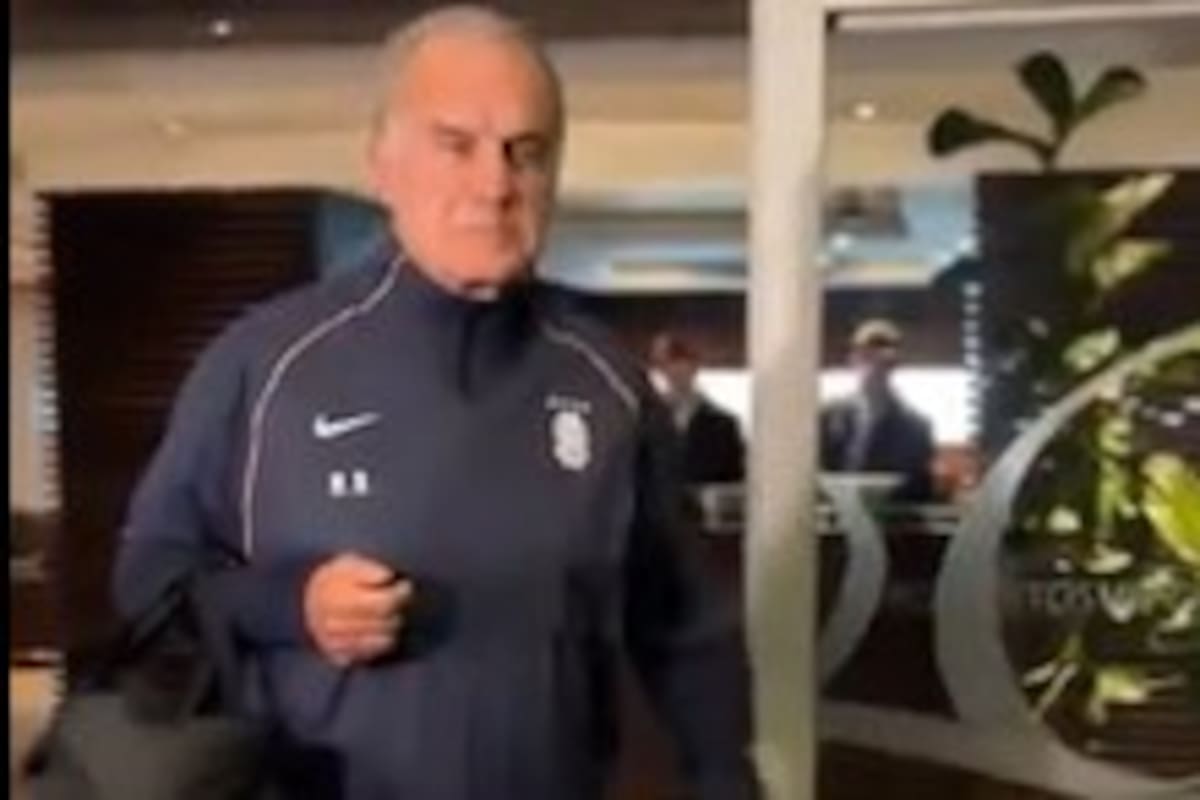 Bielsa sale del aeropuerto de Montevideo