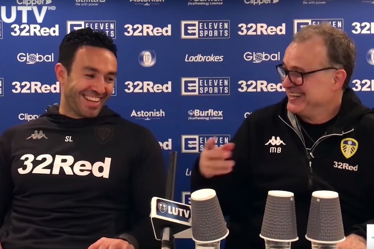 Bielsa se tentó junto a su traductor