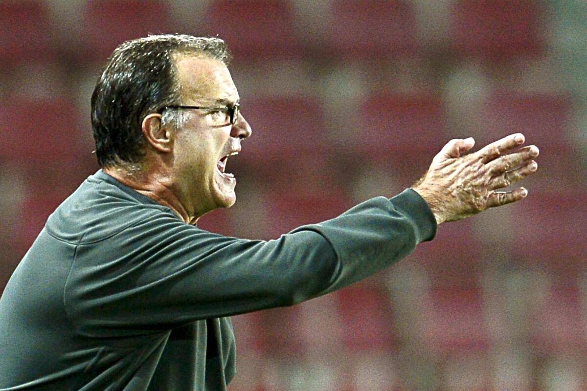 Bielsa, siempre intenso a lo largo de su dilatada carrera como DT