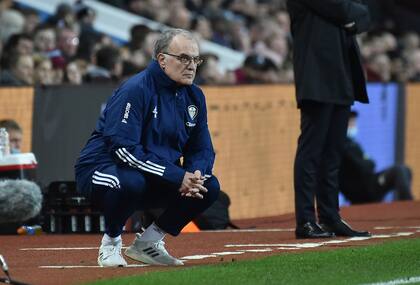 Bielsa siguió el partido con su estado de tensión habitual