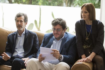 Ralph Rugoff, Pablo Avelluto y Teresa Anchorena