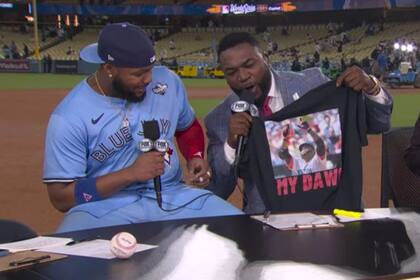 Big Papi da regalo a Vladimir Guerrero para la Serie Mundial (Captura de pantalla Fox Sports)